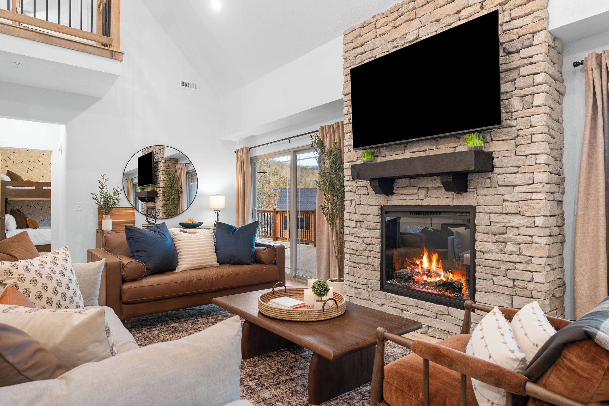 Smart TV, fireplace