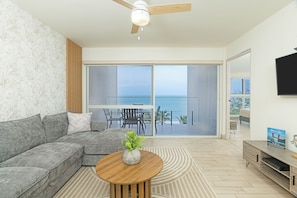 公寓, 陽台, 海景 | 起居區 | 50-吋智慧型電視,提供有線頻道