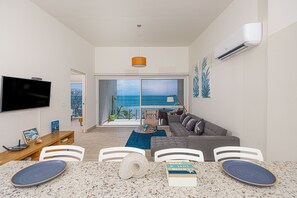 Appartement, balcon, vue mer | Coin séjour