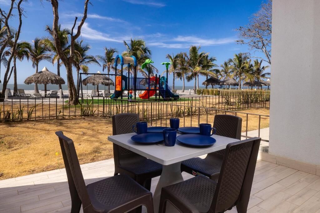 Appartement, balkon, uitzicht op zee | Buiten dineren