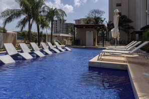 2 piscines extérieures