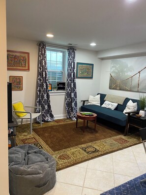 TV - Suburban Feel, Right in the City- 2-bedroom apartment in vibrant Washington,DC (Washington)