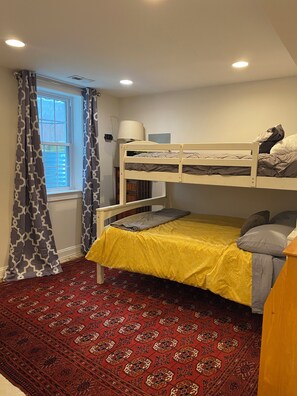 2 bedrooms, iron/ironing board, WiFi, bed sheets - Suburban Feel, Right in the City- 2-bedroom apartment in vibrant Washington,DC (Washington)