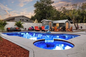 Pool - Luxury Escape: Heated Pool, Spa, Mini Golf, Arcade (Largo)