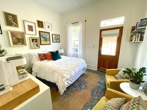 1 bedroom, iron/ironing board, WiFi, bed sheets - 1 bed 1 bath in tranquil New Orleans style cottage (New Orleans)