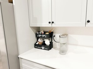 Interior - Cozy 2-bedroom bungalow in beautiful Fresno with AC (Fresno)