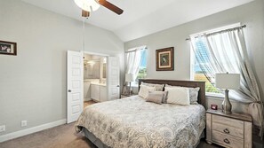 3 Schlafzimmer, Schreibtisch, Bügeleisen/Bügelbrett, WLAN
