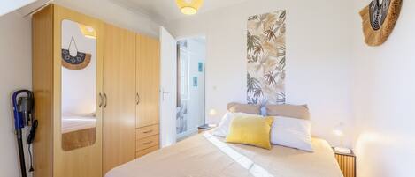 Strykejern/-brett, wi-fi (inkludert) og sengetøy