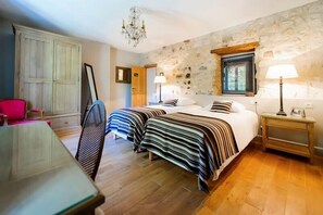 Iron/ironing board, free WiFi, bed sheets - Le Gite de Caroline - Avec Parking Privé (Fère-en-Tardenois)