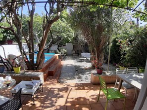 Outdoor dining - Soleil Provençal - Avec piscine privée (Avignon)
