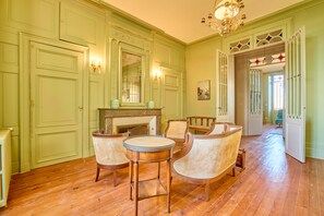 Interior - Château Tour Chapoux - Piscine privée (Saint-Antoine-du-Queyret)
