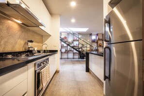 Fridge, microwave, oven, stovetop - Penthouse in Condesa + Cathedral View Terrace + 3BR Ensuite + Prime Location (Ciudad de México)