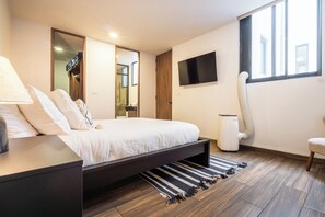 3 bedrooms, in-room safe, desk, iron/ironing board - Penthouse in Condesa + Cathedral View Terrace + 3BR Ensuite + Prime Location (Ciudad de México)