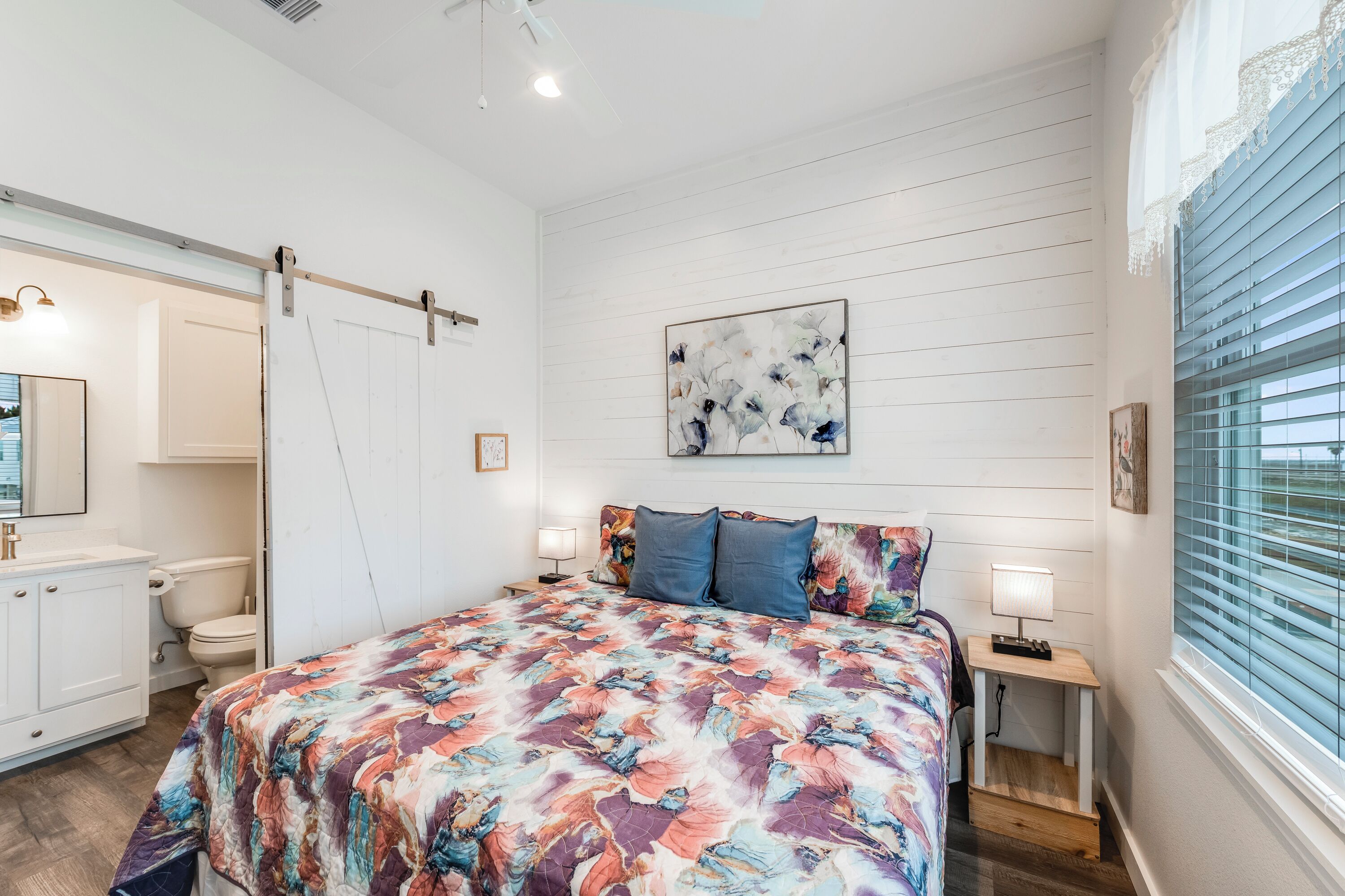2 bedrooms, WiFi (free), bed sheets