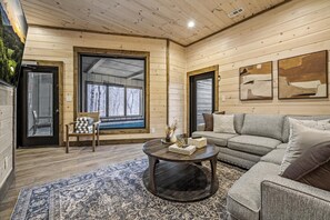 Smart TV, fireplace, video games - Indoor Heated Pool~Game Room~Families Welcome! (Sevierville)