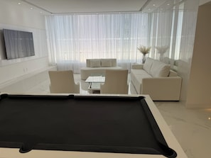 Interior - Quatro Quartos Iluminados (Rio de Janeiro)