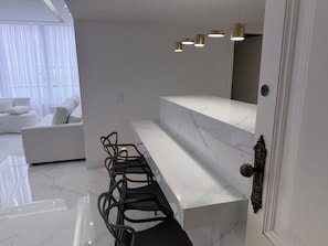 Interior - Quatro Quartos Iluminados (Rio de Janeiro)