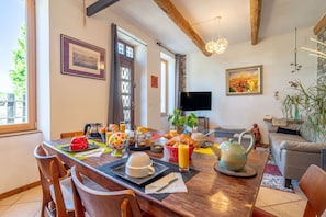 Dining - “Bamboo” Room with Shared Terrace, Wi-Fi, and Air Conditioning (Colombiers)