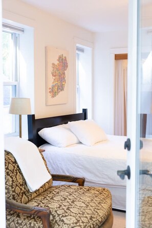 Desk, iron/ironing board, travel cot, WiFi