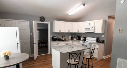 Cozy place and ideal location, 15 minutes from downtown and sport venues.