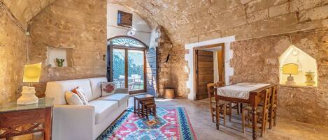 Televisie en een open haard