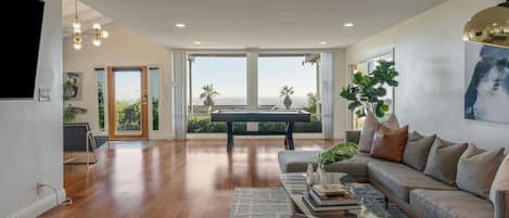 Télévision, table de tennis de table