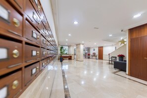 House | Lobby - Beachfront Marbella Apartment With Balcony (Marbella)