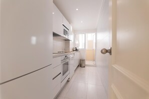 House | Private kitchen - Beachfront Marbella Apartment With Balcony (Marbella)