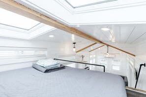 Vauvan matkasänky, Wi-Fi, vuodevaatteet