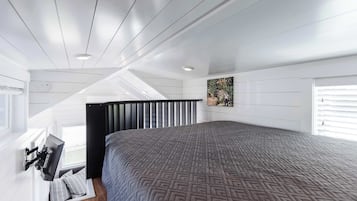 1 bedroom, travel crib, WiFi, bed sheets