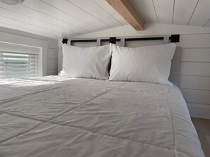 Vauvan matkasänky, Wi-Fi, vuodevaatteet