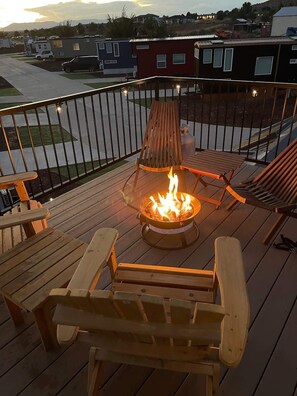 Terrace/patio - Zion Tiny Home • Rooftop View Deck & Hot Tub (Apple Valley)