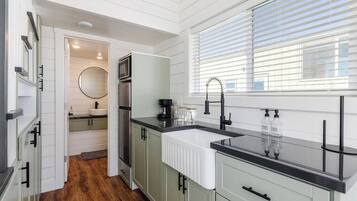 Fridge, microwave, stovetop, coffee/tea maker