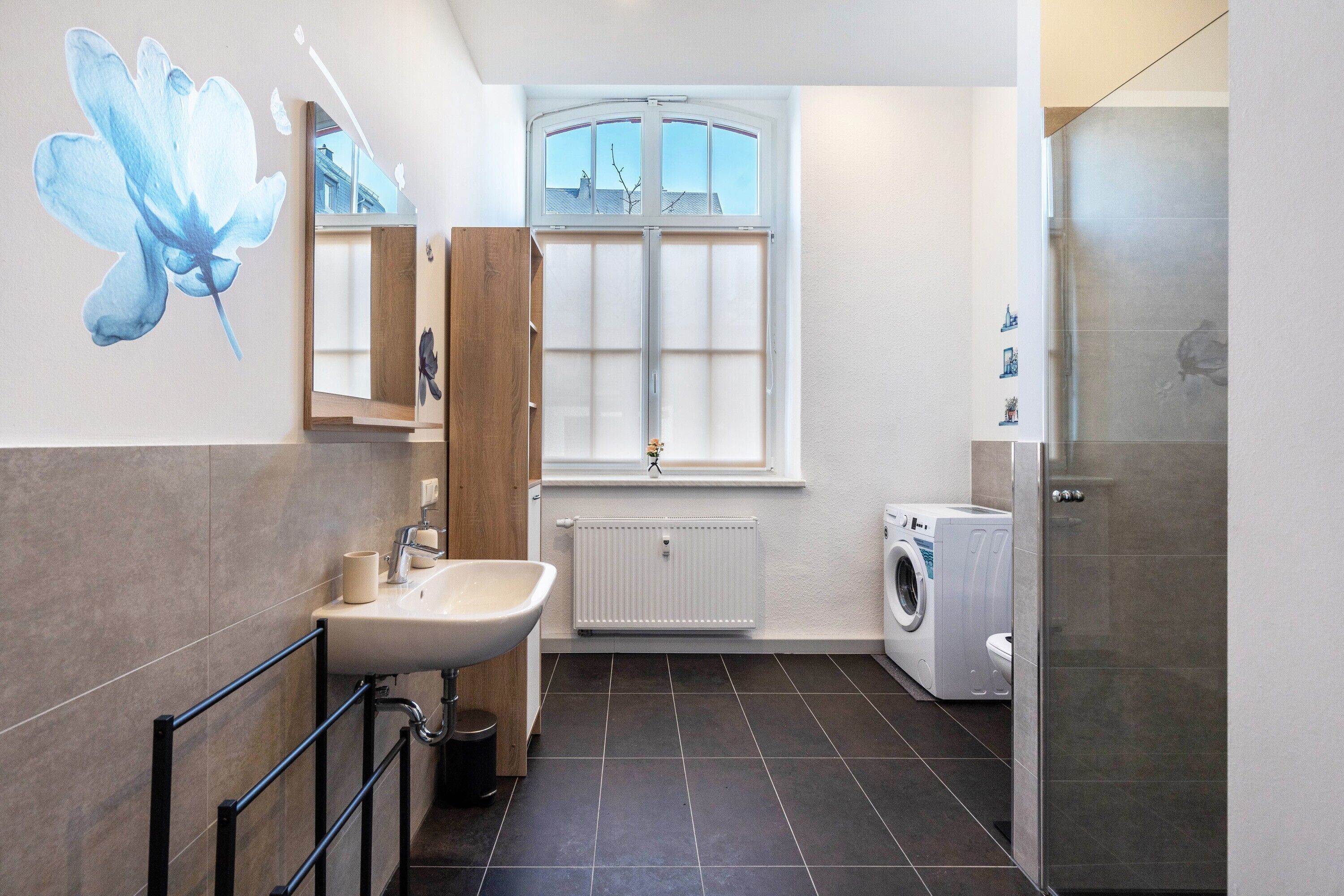 Suihku, hiustenkuivaaja, pyyhkeet