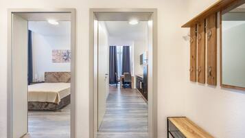 WiFi, bed sheets, wheelchair access