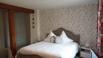 Iron/ironing board, WiFi, bed sheets