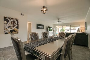Dining - 2 Bdrm Condo in Prime Old Town Scottsdale Location! (Scottsdale)