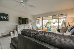 Smart TV - 2 Bdrm Condo in Prime Old Town Scottsdale Location! (Scottsdale)