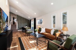 Télévision, baby-foot, espaces bureaux