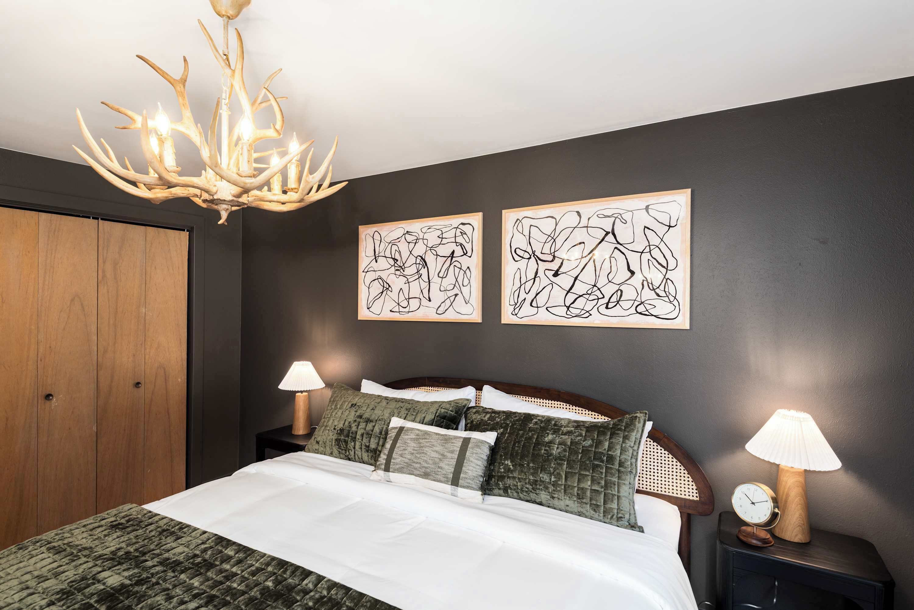 3 Schlafzimmer, Schreibtisch, Bügeleisen/Bügelbrett, Reisekinderbett