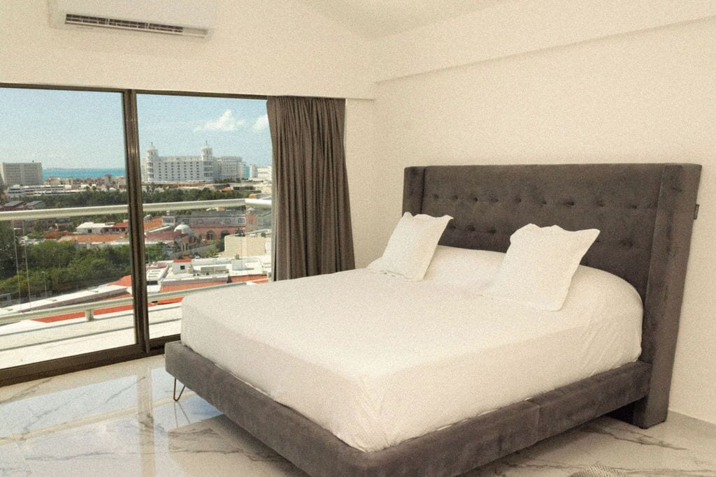 Penthouse, Balkon, Meerblick | Zimmersafe, Verdunkelungsvorhänge, kostenloses WLAN