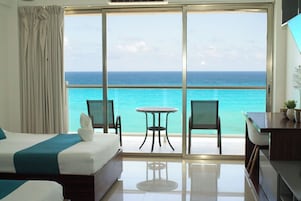 コンフォート ダブルルーム バルコニー オーシャンビュー | セーフティボックス (室内)、遮光カーテン、WiFi (無料)