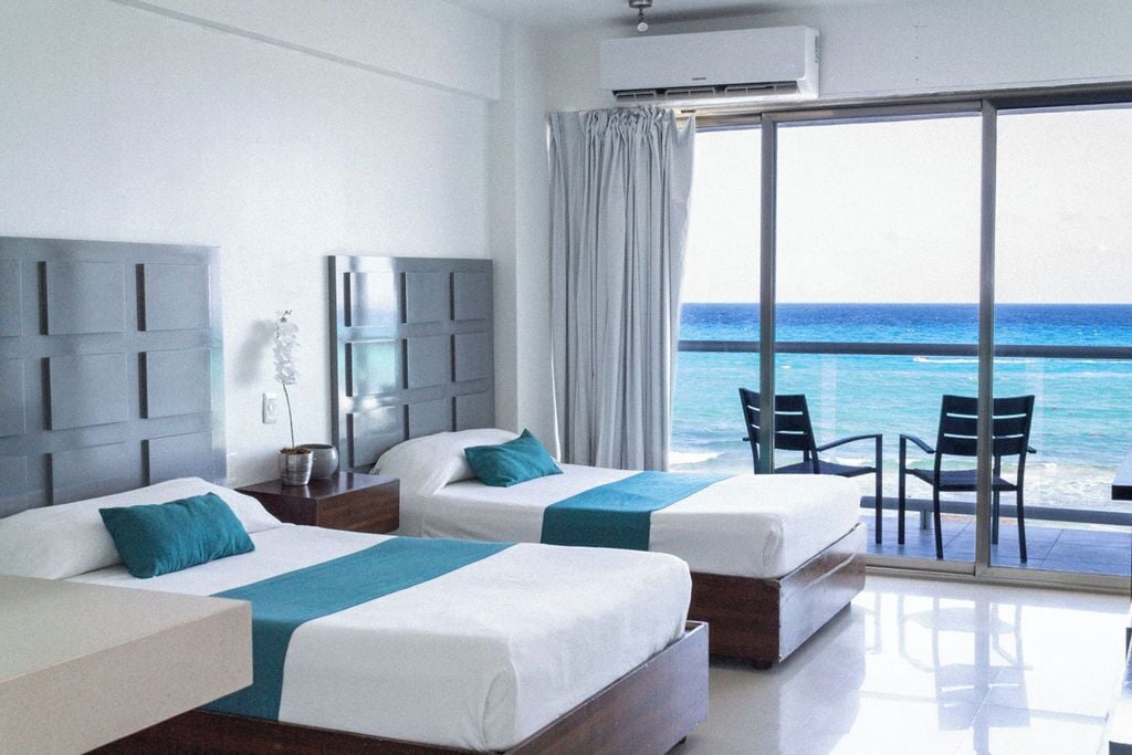 Doppelzimmer, Balkon, Meerblick | Zimmersafe, Verdunkelungsvorhänge, kostenloses WLAN