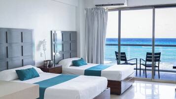 Doppelzimmer, Balkon, Meerblick | Zimmersafe, Verdunkelungsvorhänge, kostenloses WLAN