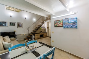 Interior - Castle Hill Loft – Heart of Cagliari Old Town (Cagliari)