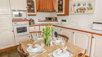 Cookware/dishes/utensils