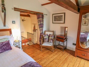 2 bedrooms, individually decorated, individually furnished - The Bothy (Leyburn)