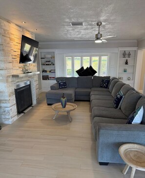 Televisor intel·ligent, llar de foc, futbolí i impressores 