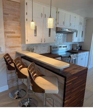 Microones, forn, placa de cuina i rentaplats 