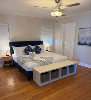 5 dormitoris, escriptori i planxa i posts de planxar 